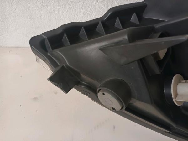 Renault Traffic Scheinwerfer rechts 8200701356 / Vivaro 93859830-Gebraucht (Ein Halter gebrochen)