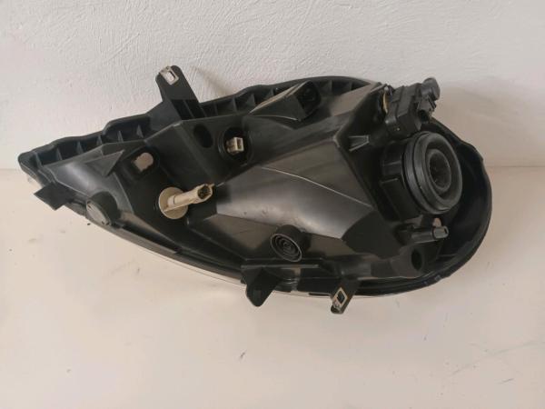 Renault Traffic Scheinwerfer rechts 8200701356 / Vivaro 93859830-Gebraucht (Ein Halter gebrochen)